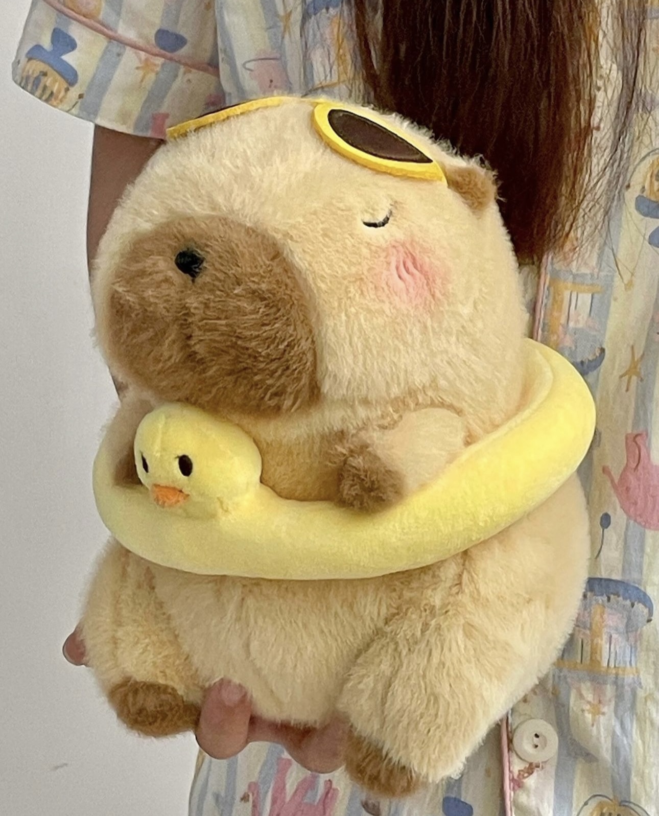 Capybara đeo phao